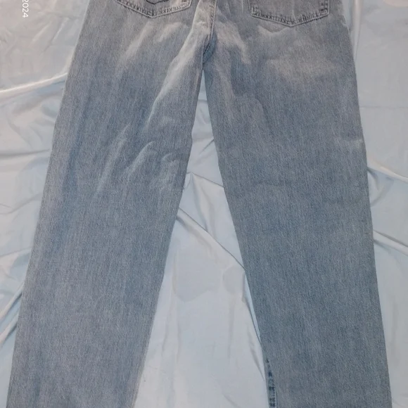 Light Wash Straight-Leg Jeans with Pink Bunny Graphic - Picture 3 of 6